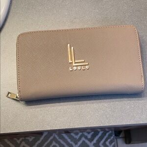 Ulu Brown Zip-Around Wallet